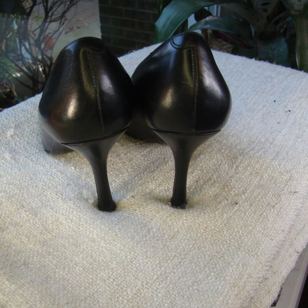 Via Spiga black buttery soft pointy toe heels pumps, S W 8 - Picture 5 of 9